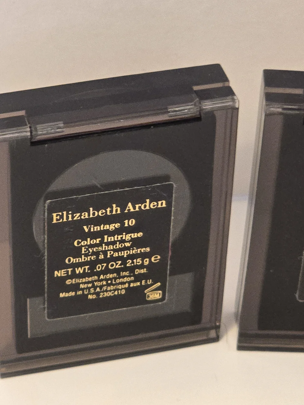 Elizabeth Arden Color Intrigue Eyeshadow duo in Lavender and Nude - Picture 2 of 4